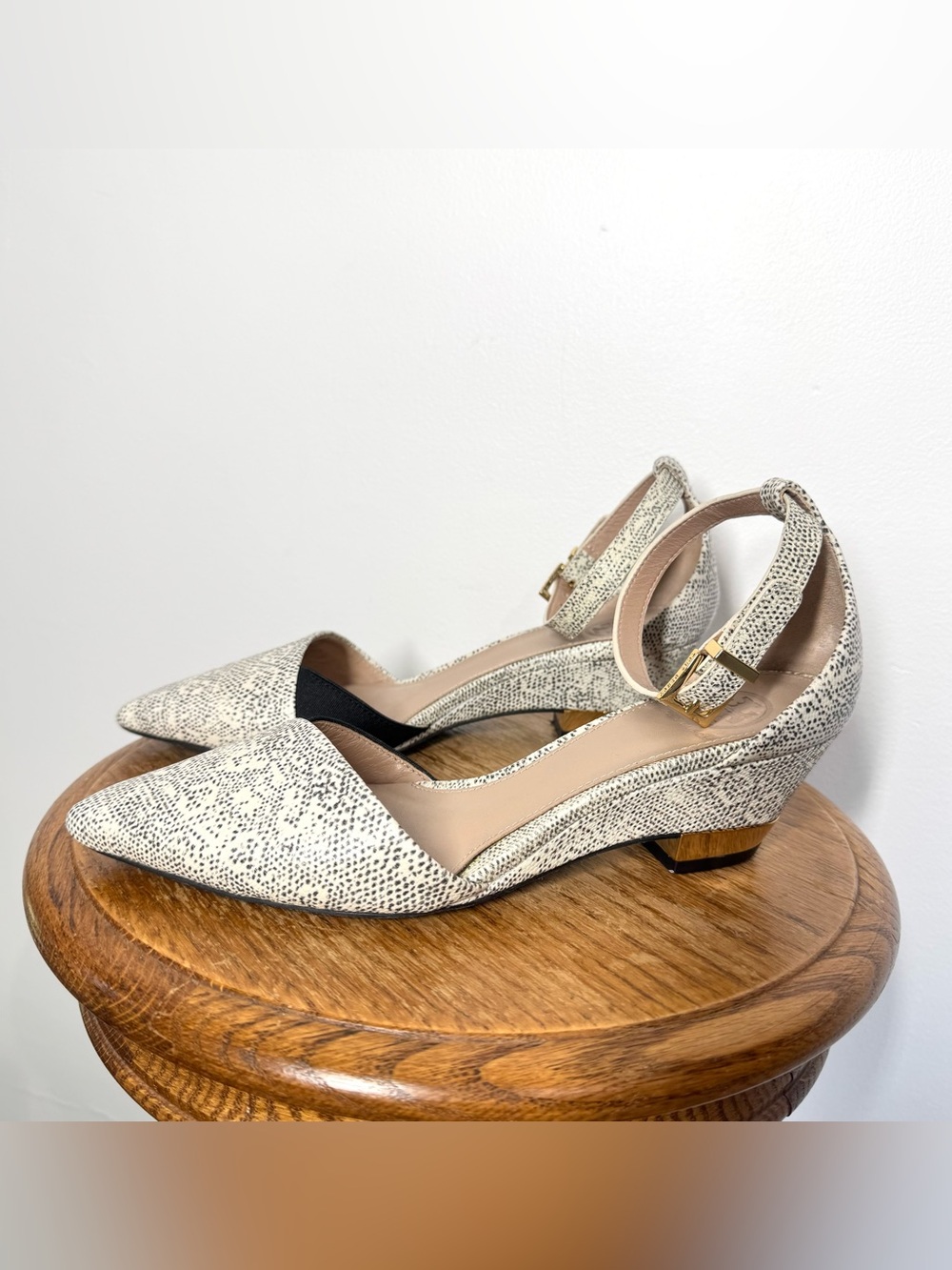 Tory Burch Mara Wedge Cream Black Ankle Strap Gold Heel Women’s Size 5.5